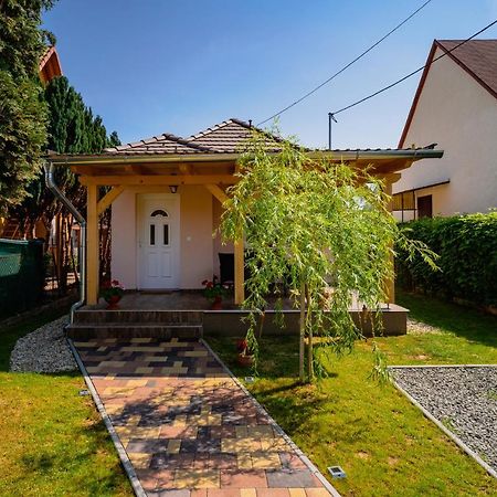 Pipacs Apartmanhaz Харканы Экстерьер фото